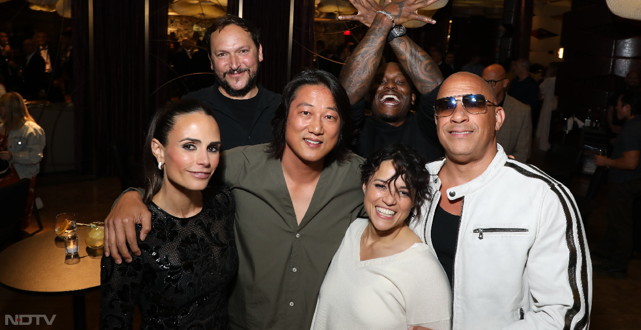 विन डीजल की भूमिका से सजी Fast X पहले दिन से ही द केरला स्&zwj;टोरी पर भारी पड़ती दिखी है। Sacnilk के आंकड़ों से पता चलता है कि फ&zwj;िल्&zwj;म ने पहले दिन 12.5 करोड़ रुपये का कारोबार करने के बाद शुक्रवार को भारत में 13.6 करोड़ रुपये कमाए। शनिवार को कलेक्&zwj;शन रहा 16.2 करोड़ रुपये। रविवार को इसमें और इजाफा हुआ, फ&zwj;िल्&zwj;म ने 17.45 करोड़ रुपये टिकट खिड़की से जुटाए।