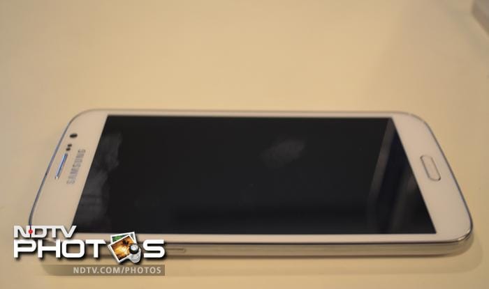 Samsung Galaxy Mega 5.8 has 5.8-inch display screen with 540x960 pixels resolution.
