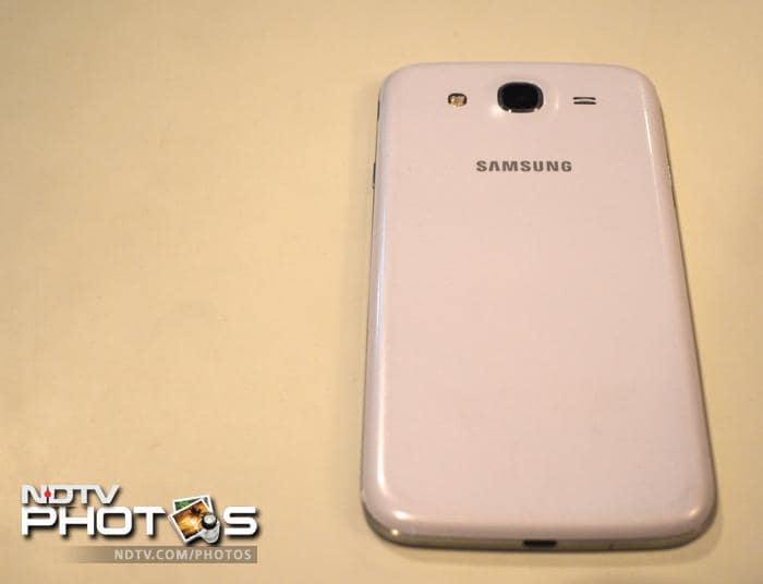 Samsung Galaxy Mega 5.8 has an 8-megapixel rear camera with LED flash.