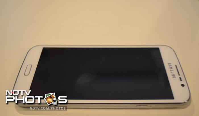 Samsung Galaxy Mega 5.8 is powered by a 1.4GHz dual-core processor alongside 1.5GB RAM.