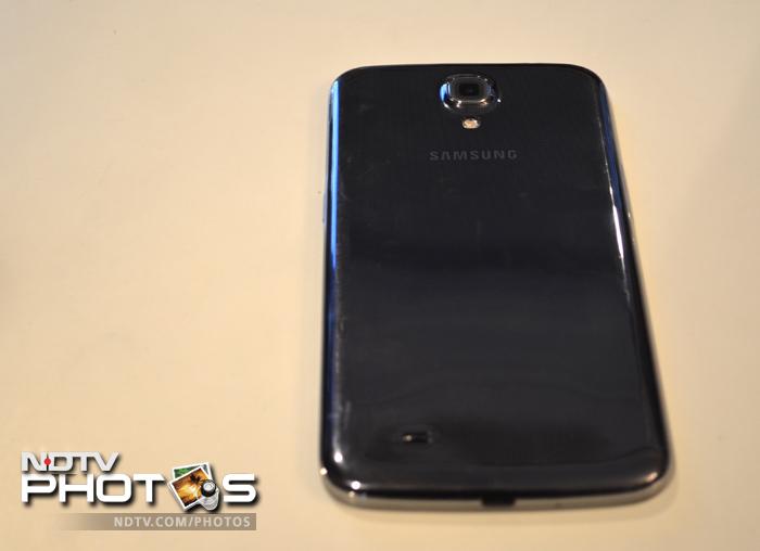 Samsung Galaxy Mega 6.3 has an 8-megapixel rear camera with LED flash.