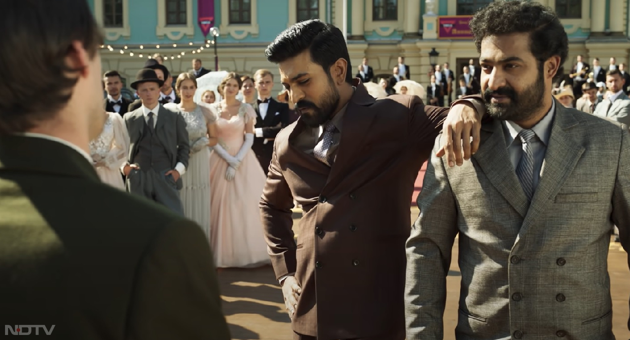 रिपोर्ट्स के अनुसार, 6 तकराकुजी ने Google सर्च ट्रेंड डेटा को छाना तो सामने आया कि ऑस्&zwj;कर अवॉर्ड जीतने के फौरन बाद कुछ ही घंटों में नाटू-नाटू के लिए लोगों की ऑनलाइन दिलचस्&zwj;पी 10 गुना बढ़ गई। नाटू-नाटू पहला ऐसा भारतीय गाना है, जिसने बेस्&zwj;ट ओरिज&zwj;िनल सॉन्&zwj;ग की कैटिगरी में खिताब अपने नाम किया है।