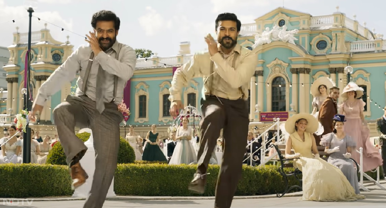 नाटू-नाटू गीत के कंपोजर एम एम कीरावनी के गाने काफी पॉपुलर रहे हैं। उन्हें भारत सरकार की ओर से पद्मश्री से सम्मानित भी किया जा चुका है। ऑस्&zwj;कर जीतकर एम एम कीरावनी ने एक बार फ&zwj;िर अपने हुनर का लोहा मनवाया है। एम एम कीरावनी ने कई हिंदी गानों को भी तैयार किया है। इनमें क्रिमिनल फ&zwj;िल्&zwj;म का तू मिले दिल खिले, जख्&zwj;म फ&zwj;िल्&zwj;म का गली में आज चांद निकला और जिस्&zwj;म का जादू है नशा है प्रमुख गाने हैं।