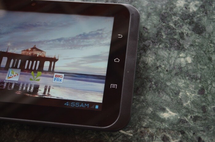 Powered by a 1GHz cortex-A9 processor, the ME Y2 houses 1GB of RAM.