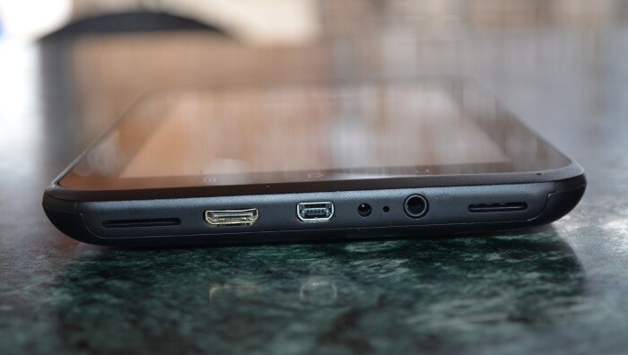 The tablet includes mini-USB and mini-HDMI ports.