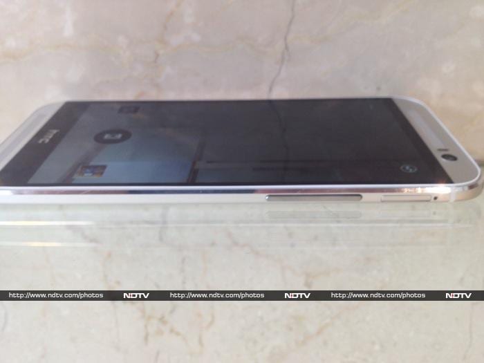 HTC One (M8) comes in 16GB and 32GB storage variants and supports expandable storage up to 128GB via microSD card which is located on the right side of the device above the volumne rocker (pictured above).