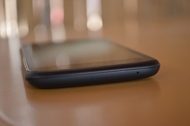The primary mic has been placed at the bottom of the smartphone.
