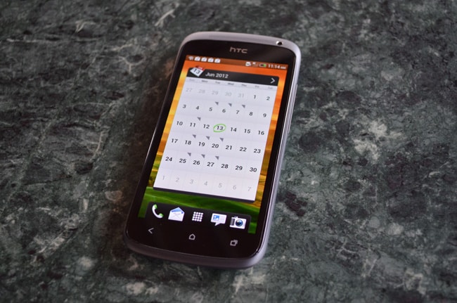 One S features a 4.3-inch AMOLED display with qHD resolution.