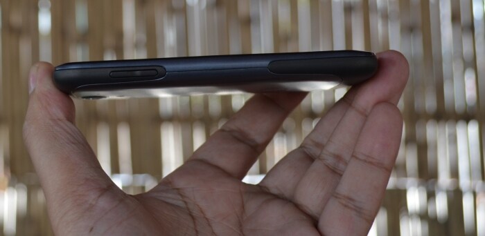 Huawei Ascend G300 with a 10.5mm thickness is slimmer than Ascend Y 200.