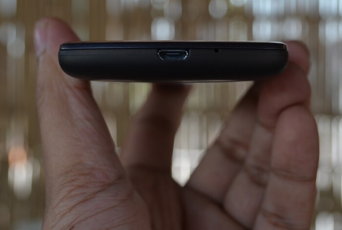 The bottom panel of Ascend G300 has the Micro-USB/charging slot.