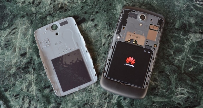 It comes with a 1500mAh battery.