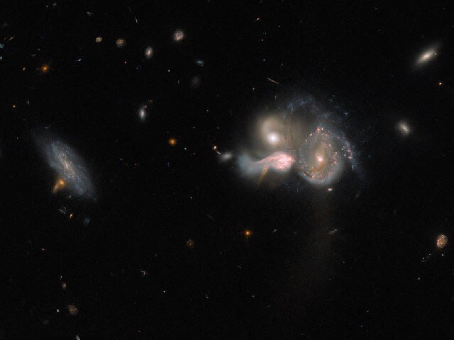 Photo : ब्रह्मांड में एक-दूसरे से ‘भिड़ीं' 3 आकाशगंगाएं, तस्‍वीर आई सामने, जानें इस टक्‍कर के मायने
