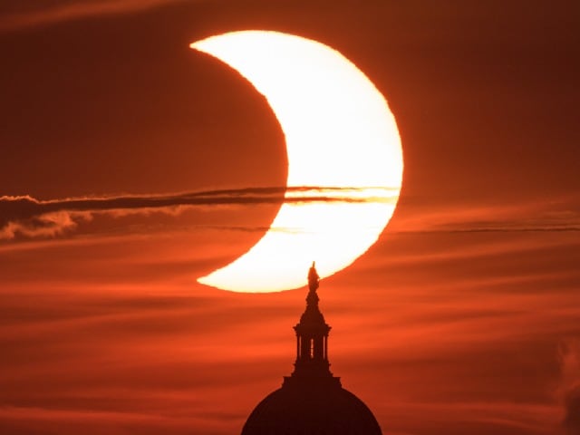 Photo : Solar Eclipse 2023 : कल हाइब्रिड सूर्य ग्रहण है, क्‍या भारत में नजर आएगा? जानें इसके बारे में