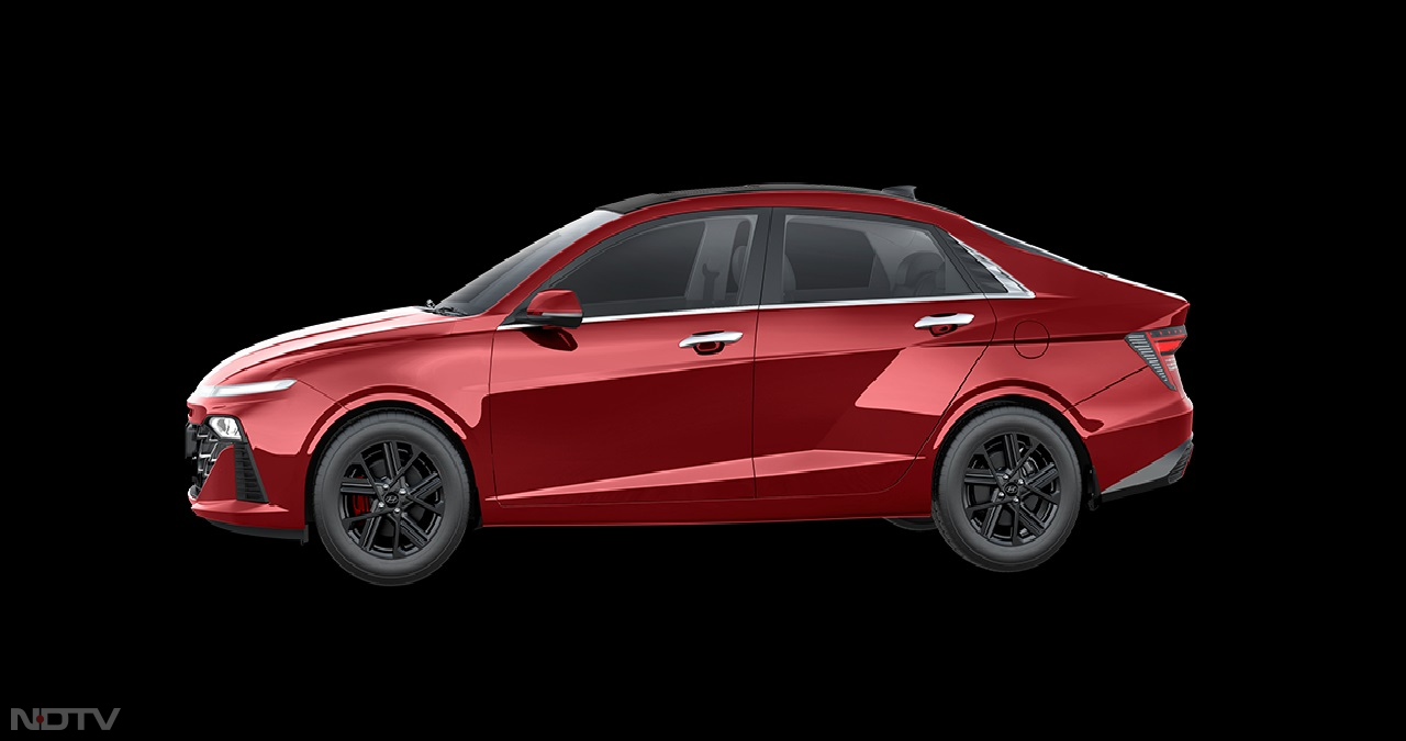 Hyundai Verna में 1.5 लीटर टर्बो GDi पेट्रोल इंजन दिया गया है जो कि 5500 RPM पर 160 PS की पावर और 1500-3500 RPM  पर 253 Nm का टॉर्क जनरेट करता है। इसमें 6-स्पीड मैनुअल और 7 स्पीड DCT का सपोर्ट मिलता है।