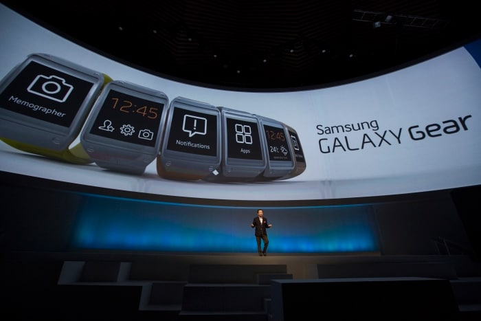 The smartwatch features a 1.63-inch (4.14-cm) screen as well as a basic camera, and will connect to Samsung's latest Galaxy Note 3 smartphone.<br />
<a href="http://gadgets.ndtv.com/others/news/samsung-galaxy-gear-smartwatch-launched-414570">Read more</a>