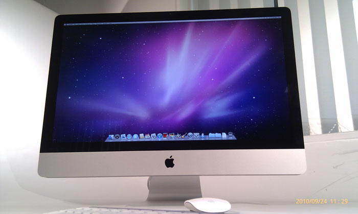 The glass that surrounds the LED-backlit display wraps around the edge of the aluminum enclosure. (Photo: Sameer Mitha)