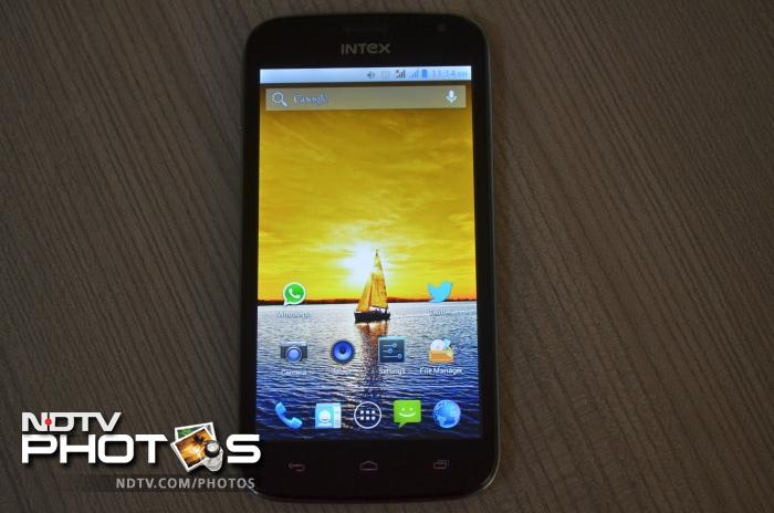 Intex Aqua i-5 is powered by 1.2 GHz Quad core processor and has 1GB RAM.