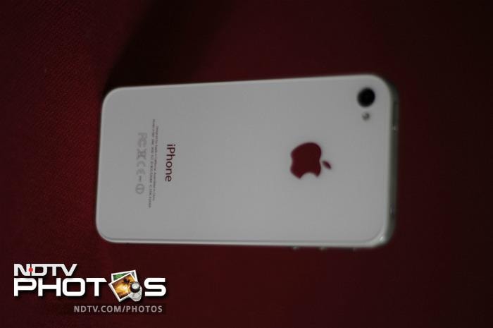 The rear of the device houses the new 8MP camera with an LED flash. The camera is also capable of 1080p video recording at 30fps. It also has a front camera with VGA-quality photos and video at up to 30 frames per second. (Photo Credit: Gurnam Singh Bedi)