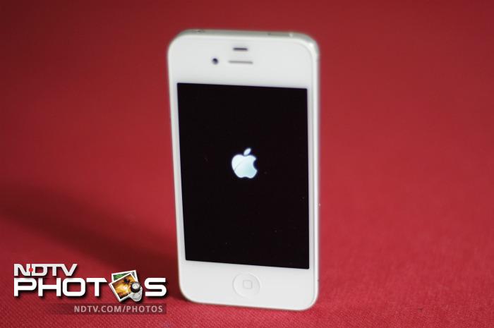 The device comes in 3 variants, i.e., 16GB, 32GB and 64GB. Just like its predecessor, the device has a resolution of 960-by-640-pixels more commonly known as Retina display. (Photo Credit: Gurnam Singh Bedi)