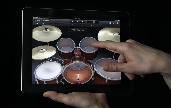 <b>PC Mag</b><br><br>
There are however a few things that Apple will have to keep in mind while designing the next version of the tablet OS. PC Mag says, ?Google's tablet-specific Honeycomb OS does have some merits that should send Apple back to the drawing board as it works on the next version of iOS. Multitasking on Android 3.0 is a better experience than on the iPad 2. On the iPad, you double-tap the home button to see which apps are open, but you only really see the icons for each app. Honeycomb's multitasking view offers a much more immediate and useful glimpse of what's running on your device?with thumbnails offering live views of each app superimposed over your home screen.?(Photo: PC Mag)<br><br>
<a href=' http://www.pcmag.com/article2/0,2817,2381691,00.asp '' "nofollow" style='color: rgb(0, 51, 153);' target='blank'> Read the complete PC Mag review here.</a></b>