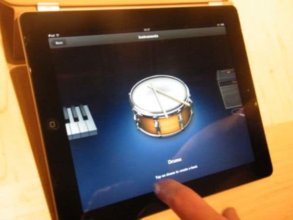 <b>Tech Radar</b><br><br>
If the small things don't make a difference to you, think again. Tech Radar says, ?The lighter, thinner iPad 2 is nicer to hold, nicer to use and nicer to look at - and if that's not an important upgrade then maybe we're missing the point.? (Photo: Tech Radar)<br><br>
<a href=' http://www.techradar.com/news/mobile-computing/portable-computing/hands-on-ipad-2-review-932451 '' "nofollow" style='color: rgb(0, 51, 153);' target='blank'> Read the complete Tech Radar review here.</a></b>
