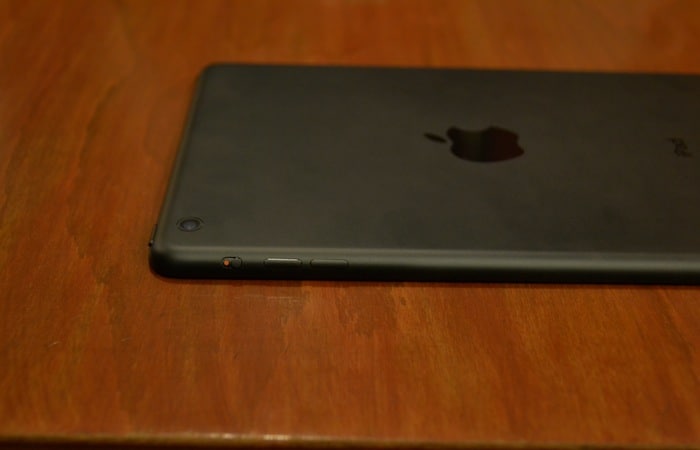 The right side of the iPad mini features the familiar orientation lock/ mute switch and the volume buttons. The iPad mini features 5-megapixel camera.