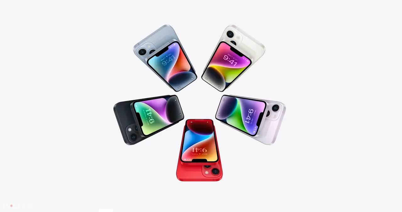 Apple iPhone 14  के 128 GB स्टोरेज वेरिएंट की एमआरपी 79,900 रुपये है, हालांकि यह आईफोन Flipkart Big Bachat Dhamaal सेल के दौरान 9% डिस्काउंट के बाद 71,999 रुपये में लिस्ट किया गया है। इस आईफोन को 12,000 रुपये प्रति माह की नो-कॉस्ट ईएमआई से भी खरीदा जा सकता है।