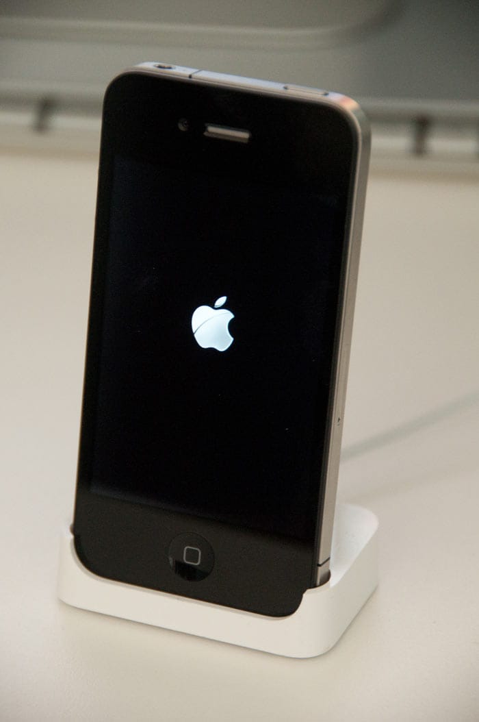 Apple set a single-day record for iPhone orders when advanced sales launched, receiving 600,000 in 24 hours. Can we expect the same reception in India?