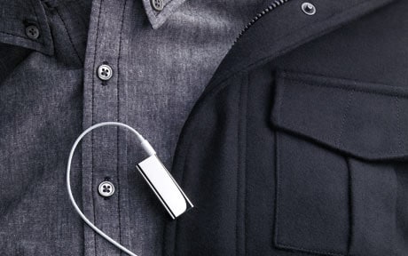 iPod shuffle features a wearable design with a built-in stainless steel clip. iPod shuffle users can clip it to almost anything and take it everywhere.