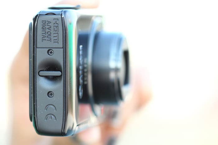The IXUS 1100HS supports mini-HDMI and digital (USB) outputs.