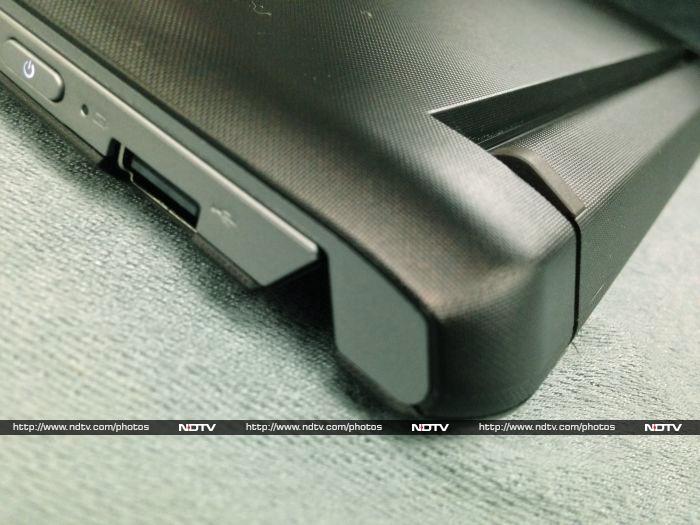 The Lenovo IdeaPad Flex 10 measures 273x188.5x21 mm and weighs 1.2kg.