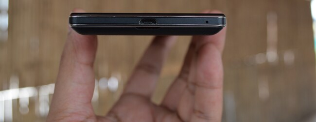 The device is just 8.9mm thick and sports angular and slab like look.