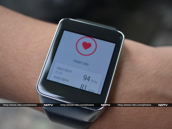 First look at the Samsung Gear Live, which comes with a heart rate sensor.