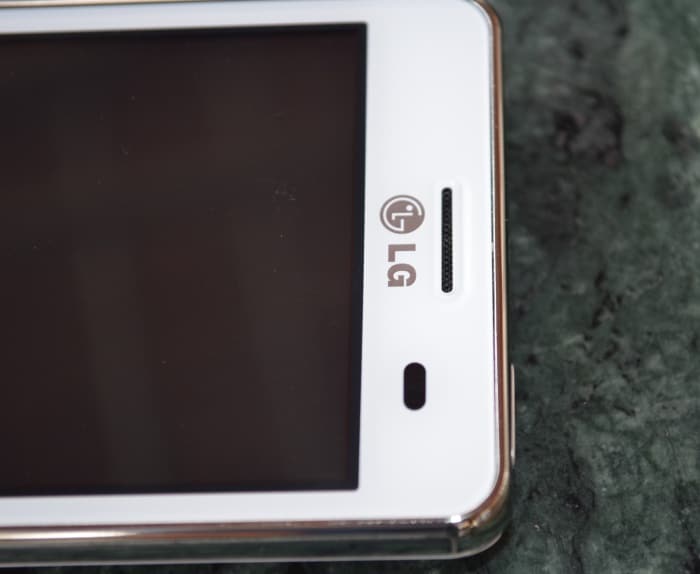 The front of the smartphone is pretty much clean, apart from the ear-piece on the top and capacitive buttons on the bottom.