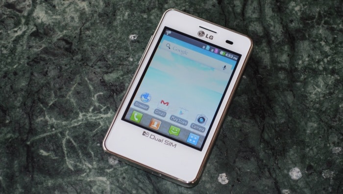 The smartphone comes with 3.2-inch display with QVGA resolution.