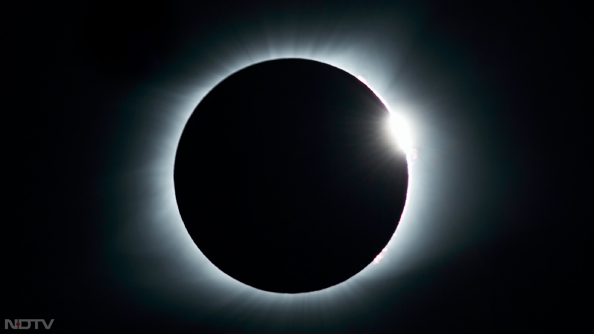 Lunar Eclipse October 2023 : 28 अक्&zwj;टूबर को लग रहा चंद्रग्रहण, क्&zwj;या भारत में दिखेगा? जानें