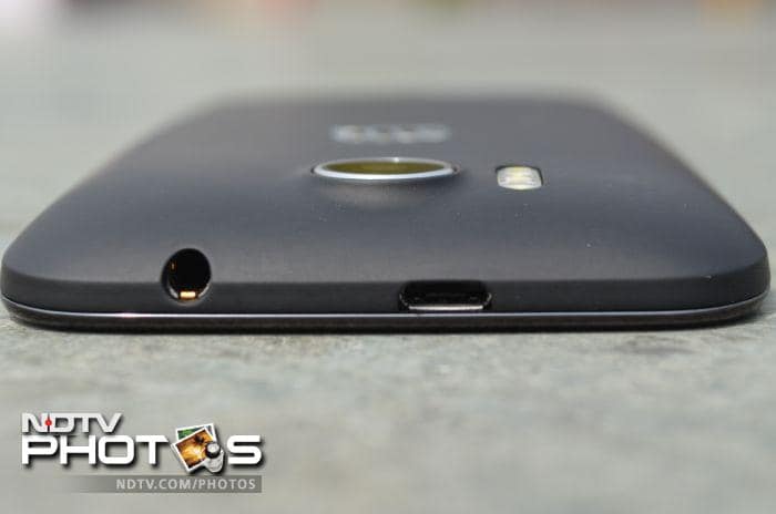 The 3.5 mm headset jack and the micro-USB port sits at the top of the phone.