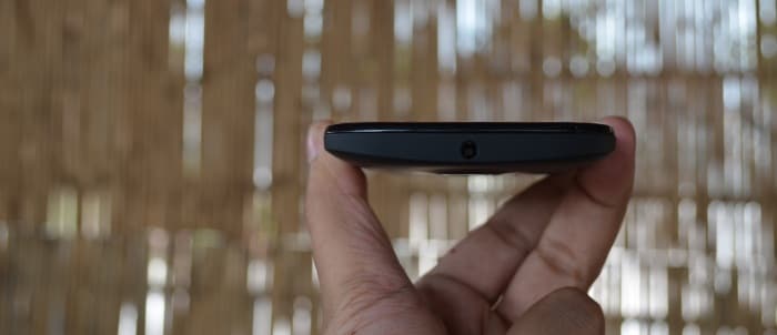 The 3.5mm headphones jack is placed at the bottom.