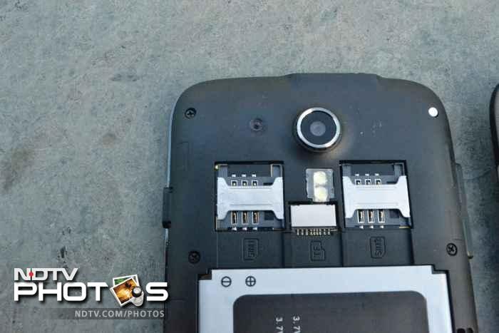 It is a dual-SIM smartphone. The phone comes with 'Micromax 3D Space' pre-installed that offers access to 3D videos, and pre-loaded 3D games.