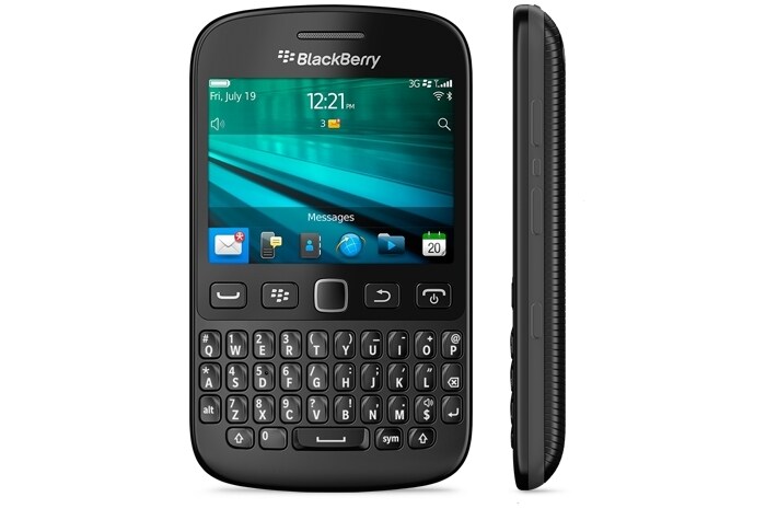 <a href="http://gadgets.ndtv.com/blackberry-9720-974">BlackBerry 9720</a> features a full physical QWERTY keyboard and a 2.8-inch touchscreen display with a 360x480 pixels resolution.<br />
<a href="http://gadgets.ndtv.com/mobiles/news/blackberry-9720-os-7-smartphone-with-touchscreen-and-qwerty-keyboard-unveiled-405337">Read more</a>