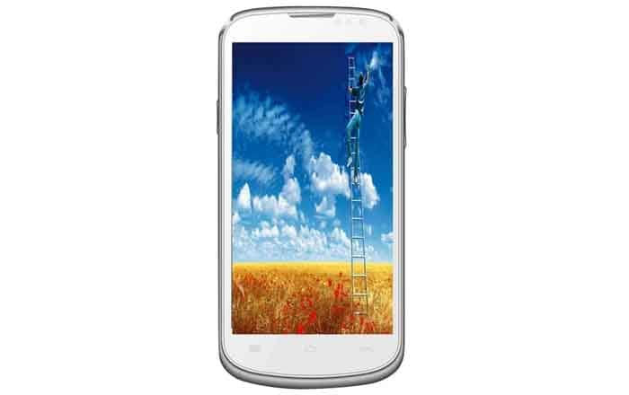 <a href="http://gadgets.ndtv.com/xolo-q-600-898">Xolo Q600</a> features a 4.5-inch TFT FWVGA display, is powered by 1.2GHz quad-core processor and runs on Android 4.2 (Jelly Bean).<br />
Launch Price: Rs. 8,499.<br /> 
<a href="http://gadgets.ndtv.com/mobiles/news/xolo-q600-with-45-inch-display-android-42-launched-for-rs-8499-386491">Read more</a>