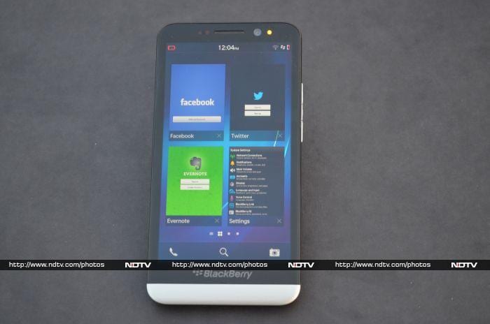 <a href="http://gadgets.ndtv.com/blackberry-z30-1041">BlackBerry Z30</a> boasts of a 5-inch display and is powered by 1.7 GHz processor.<br />

<a href="http://gadgets.ndtv.com/mobiles/news/blackberry-z30-with-5-inch-display-bb-102-os-launched-at-rs-39990-in-india-436545">Read more</a>