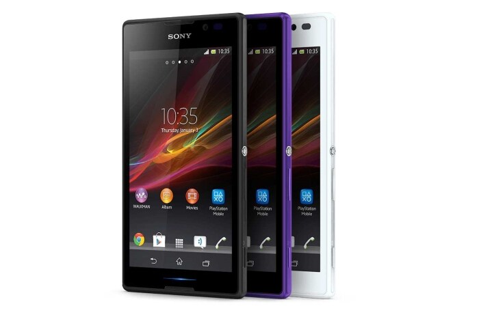 <a href="http://gadgets.ndtv.com/sony-xperia-c-887">Sony Xperia C</a> comes with 5-inch TFT LCD qHD (540x960 pixel) display and runs Android 4.2 Jelly Bean.<br />

<a href="http://gadgets.ndtv.com/mobiles/news/sony-xperia-c-with-5-inch-display-dual-sim-launched-at-rs-21490-433444">Read more</a>