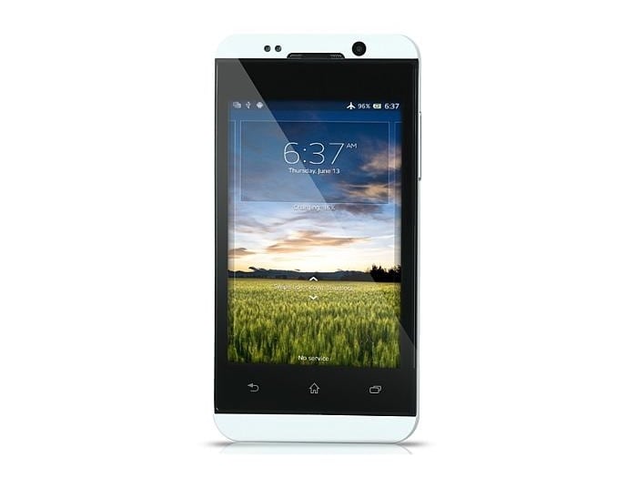 <a href="http://gadgets.ndtv.com/iberry-auxus-handy-h01-1560">iBerry Auxus Handy H01</a> comes with 2GB of inbuilt storage, which is further expandable via microSD card (up to 32GB).
<br />
<a href="http://gadgets.ndtv.com/mobiles/news/iberry-launches-octa-core-auxus-nuclea-x-and-dual-core-auxus-handy-h01-514005">Read more</a>