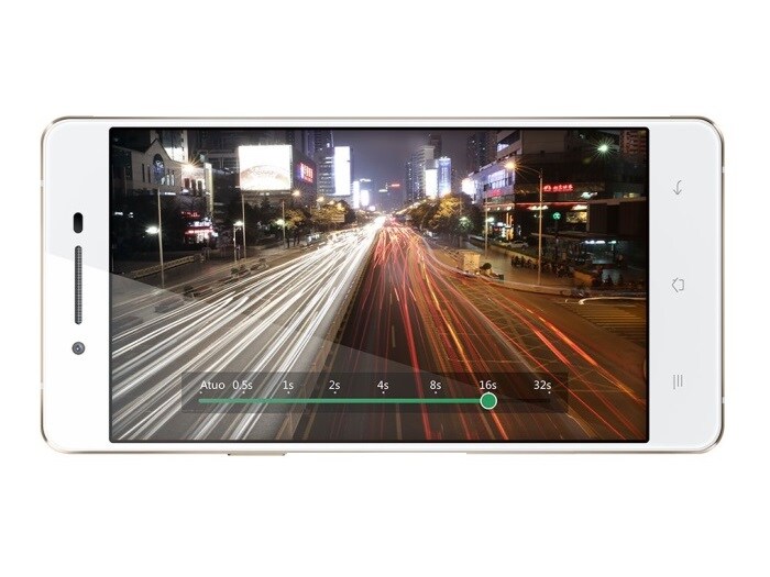 <a href="http://gadgets.ndtv.com/oppo-r1s-1555">Oppo R1S</a> features a 5-inch display with a 720x1280 pixel resolution and offers 294ppi pixel density.
<br /> 	
<a href="http://gadgets.ndtv.com/mobiles/news/oppo-r1s-with-5-inch-hd-display-snapdragon-400-processor-launched-512749">Read more</a>