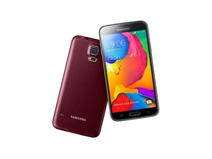 <a href="http://gadgets.ndtv.com/samsung-galaxy-s5-lte-a-1699">Samsung Galaxy S5 LTE-A</a> features a 5.1-inch QHD (1440x2560 pixels) Super AMOLED display.
<br />


<a href="http://gadgets.ndtv.com/mobiles/news/samsung-officially-launches-galaxy-s5-lte-a-says-its-korea-exclusive-544206"> Read more </a>