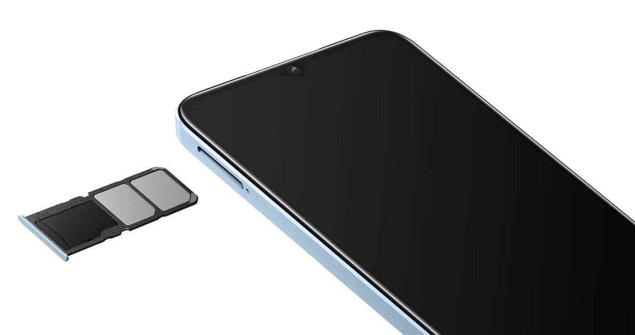 फीचर्स और स्पेसिफिकेशंस की बात की जाए तो Realme C30 में 3GB RAM और 32GB इंटरनल स्टोरेज दी गई है, जिसे माइक्रोएसडी कार्ड द्वारा 1TB तक बढ़ाया जा सकता है। इस स्मार्टफोन में 6.5 इंच की HD+ डिस्प्ले दी गई है।