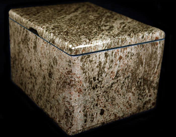 The chest which houses this expensive handset is made from a single block of granite, in Kashmir gold with the inner lined with Nubuck top grain leather and weighs a massive 7 kg. [Image: Stuart Hughes]