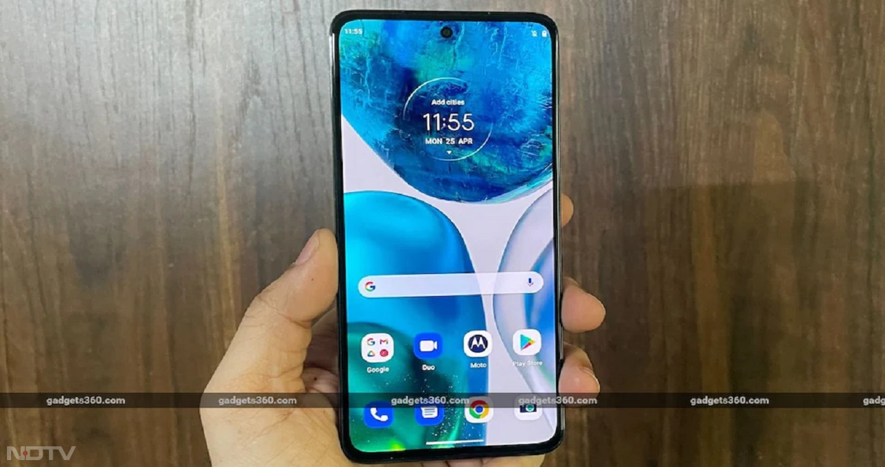 प्रोसेसर की बात की जाए तो Motorola G52 स्मार्टफोन में ऑक्टा कोर Qualcomm Snapdragon 680 प्रोसेसर दिया गया है।