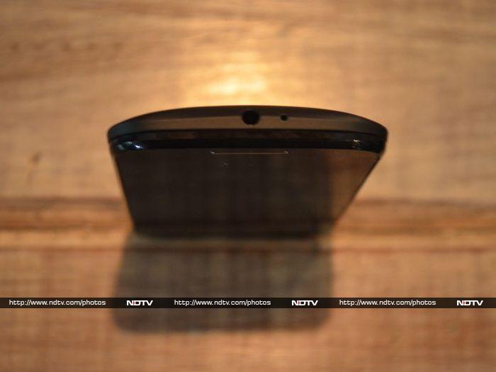 There is a 3.5mm audio jack at the top panel of the device.